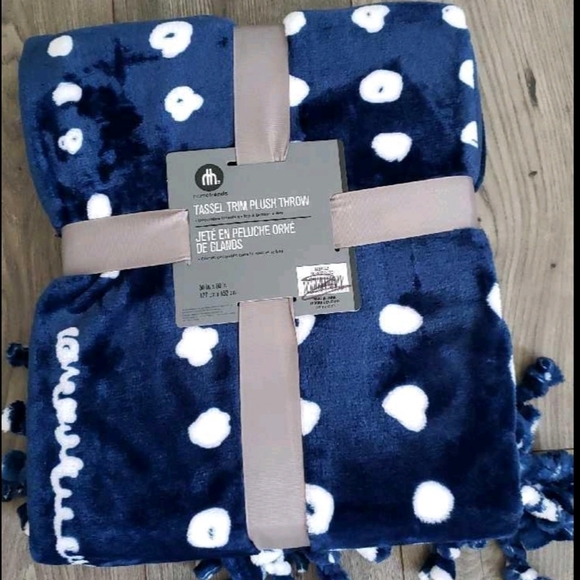 🌲10 for 100$🌲.Hometrends soft plush blanket throw - Picture 2 of 2